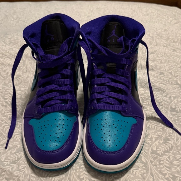 Nike Jordon 1 Mid‎ Black Grape Size 8.5 in Woman’s. - Picture 1 of 6